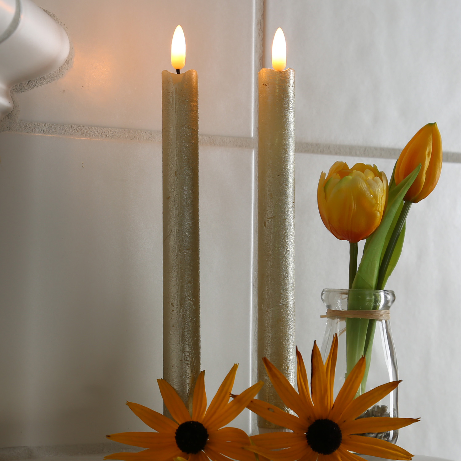 LED Stabkerzen LINA - Rustik-Optik - Echtwachs - flackernd - H: 25cm - Timer - gold - 2er Set