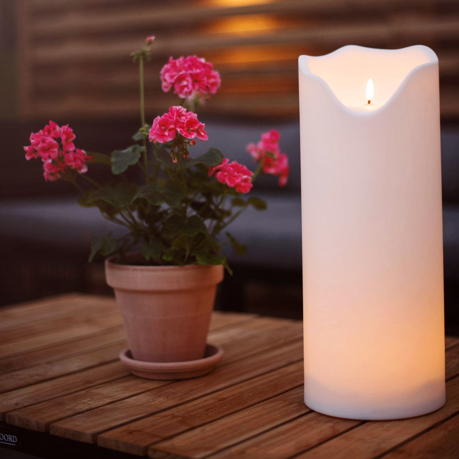 LED  XXL Stumpenkerze Flamme - Kunststoff - flackernde 3D Flamme - H: 40cm - Timer - f. Außen - weiß LED  XXL Stumpenkerze Flamme - Kunststoff - flackernde 3D Flamme - H: 40cm - Timer - f. Außen - weiß