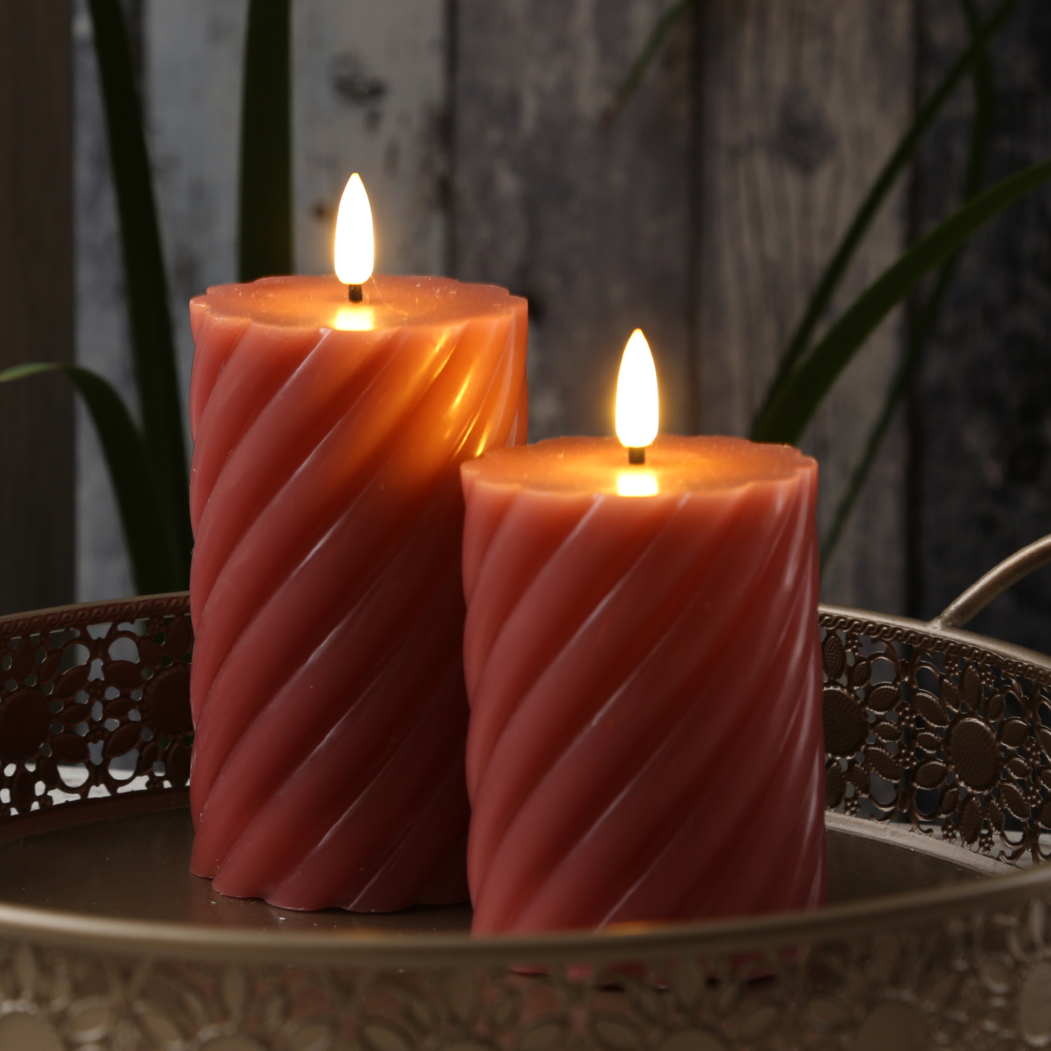 LED Stumpenkerze SWIRL - Echtwachs - warmweiße 3D Flamme - H: 12,5cm - Batterie - Timer - altrosa LED Stumpenkerze SWIRL - Echtwachs - warmweiße 3D Flamme - H: 12,5cm - Batterie - Timer - altrosa