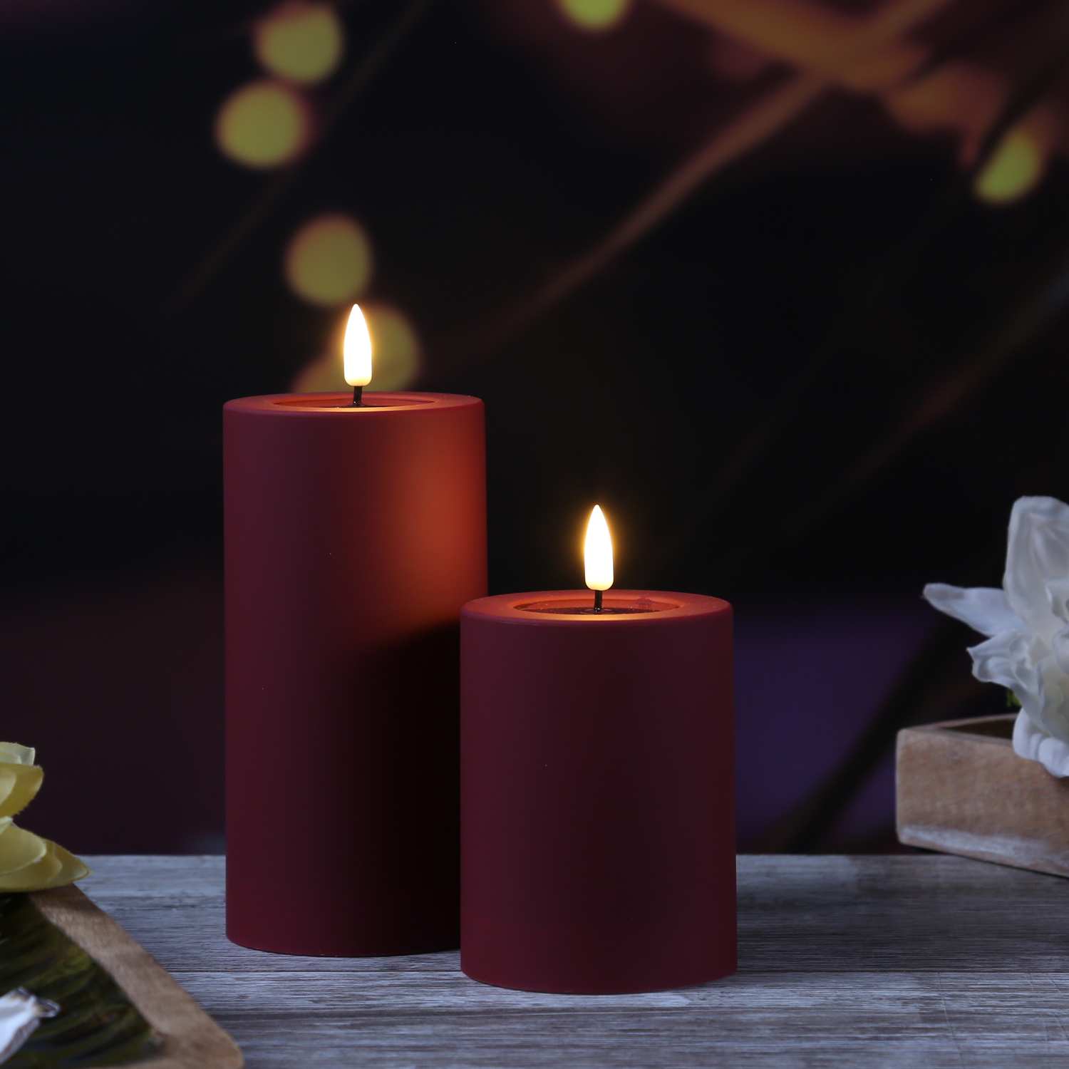 LED Stumpenkerze MIA - Kunststoff - realistische 3D Flamme - H: 10cm - f. Außen - bordeaux/dunkelrot LED Stumpenkerze MIA - Kunststoff - realistische 3D Flamme - H: 10cm - f. Außen - bordeaux/dunkelrot