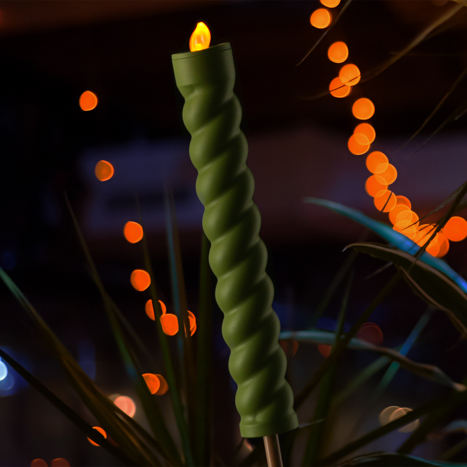 LED Solar Stabkerze TWIST - Gartenstecker - gelbe LED - H: 106cm - Dämmerungssensor - grün LED Solar Stabkerze TWIST - Gartenstecker - gelbe LED - H: 106cm - Dämmerungssensor - grün