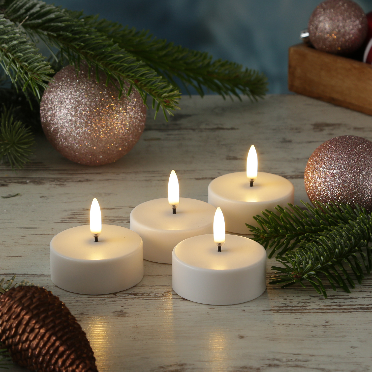 LED Maxi Teelichter - 4 wiederaufladbare LED Teelichter - D 6cm - Timer - weiß - für Außen