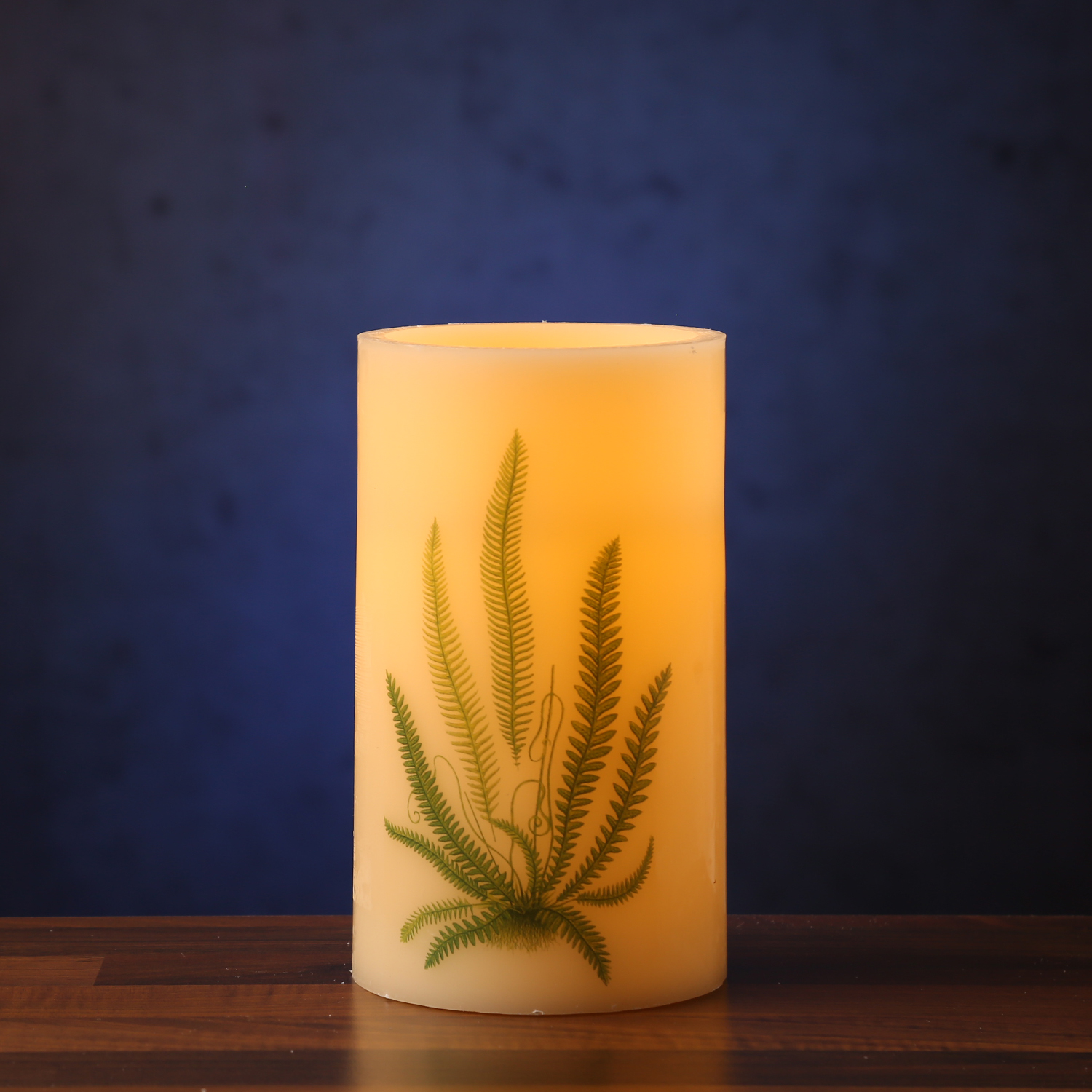 XXL LED Kerze mit Farndruck - Echtwachs - flackernde LED - H: 20cm - D: 12cm - weiß/grün XXL LED Kerze mit Farndruck - Echtwachs - flackernde LED - H: 20cm - D: 12cm - weiß/grün