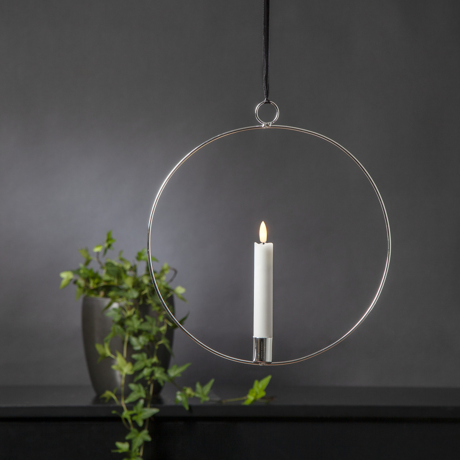 Dekoring mit LED Kerze Flamme - mit Aufhänger - D: 28,5cm - Timer - Batterie - silber Dekoring mit LED Kerze Flamme - mit Aufhänger - D: 28,5cm - Timer - Batterie - silber