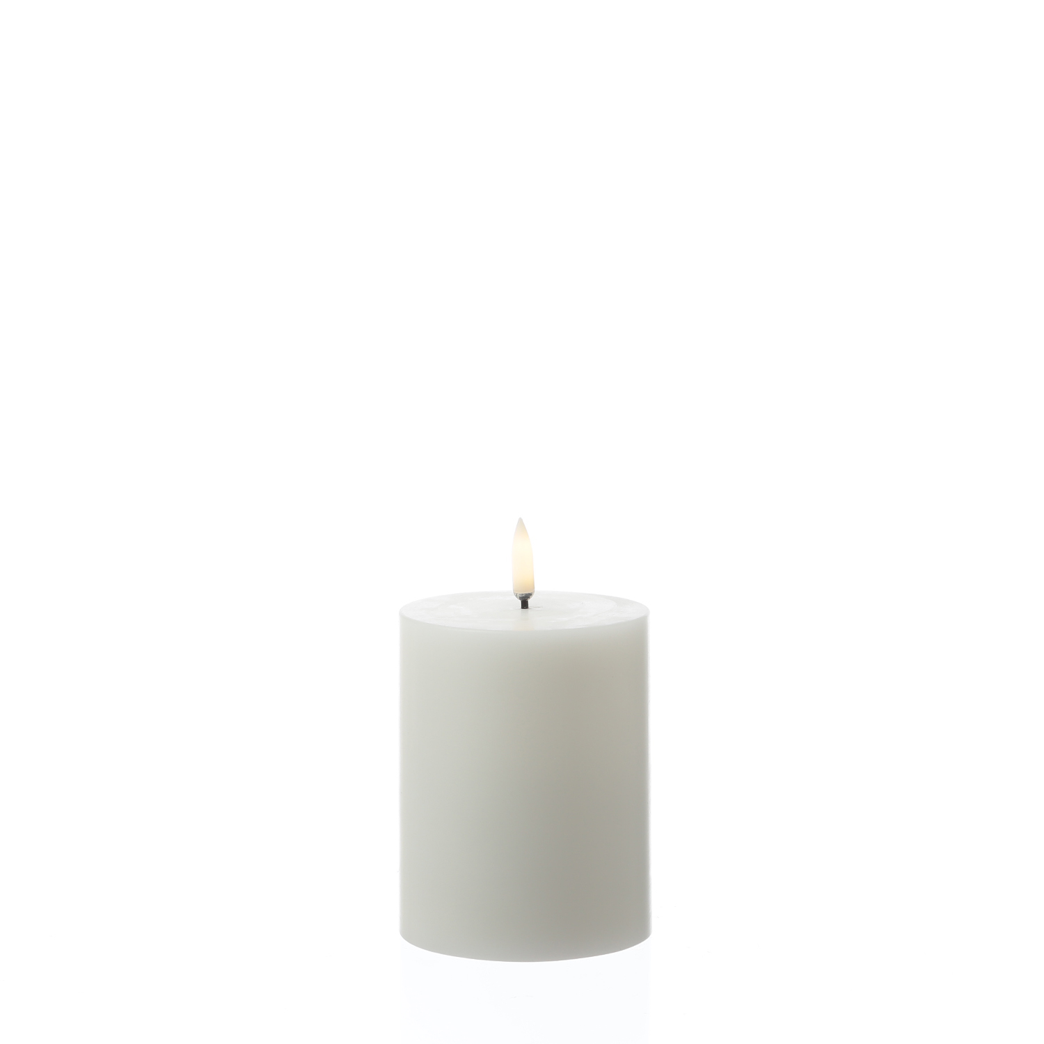 LED Kerze THEA - Echtwachs - 3D Flamme - H: 10cm - D: 7,8cm - Timer - bis zu 1000 Std. - weiß LED Kerze THEA - Echtwachs - 3D Flamme - H: 10cm - D: 7,8cm - Timer - bis zu 1000 Std. - weiß