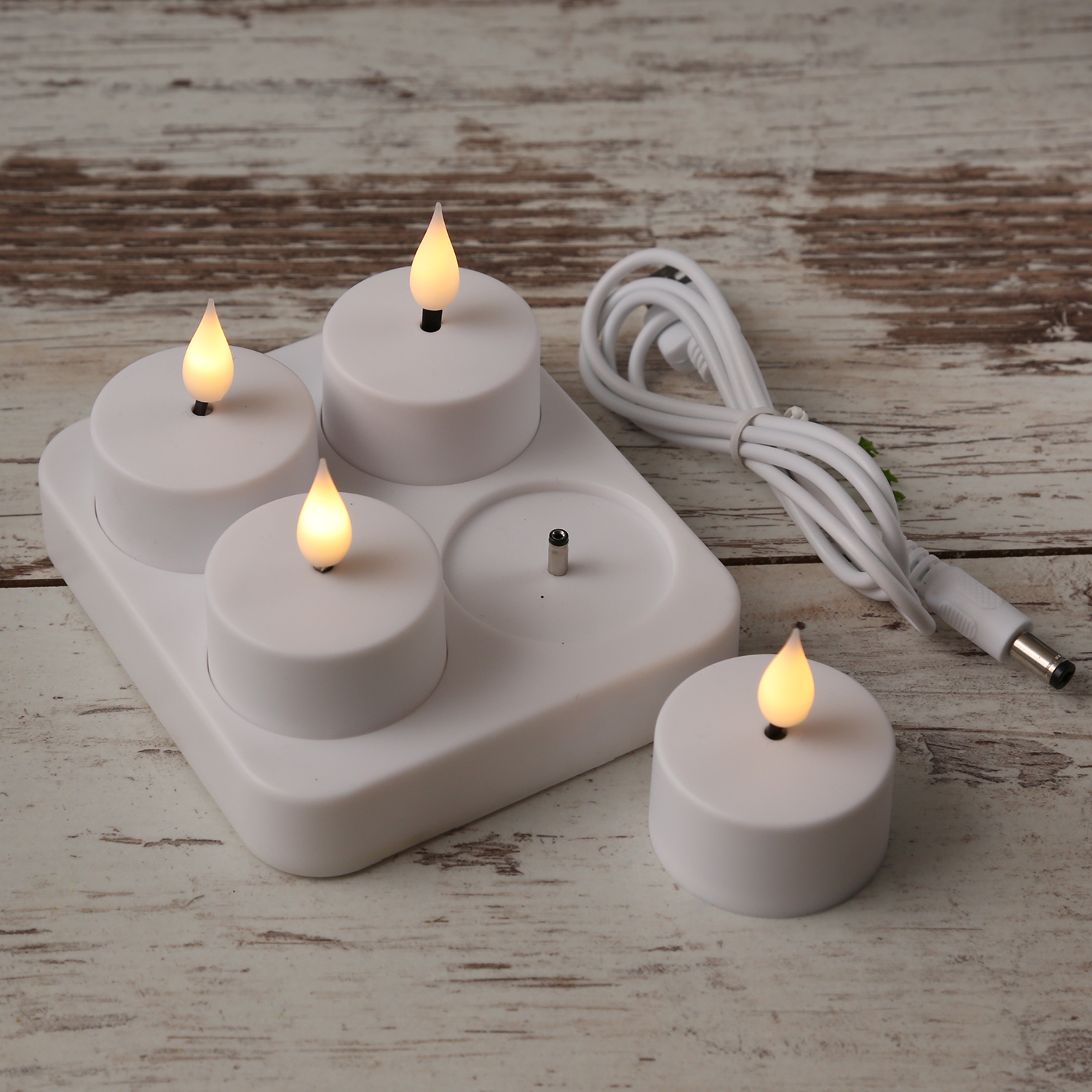 LED Teelichter - 4 LED Teelichter mit Ladestation - D: 4cm - flackernde 3D Flamme - weiß