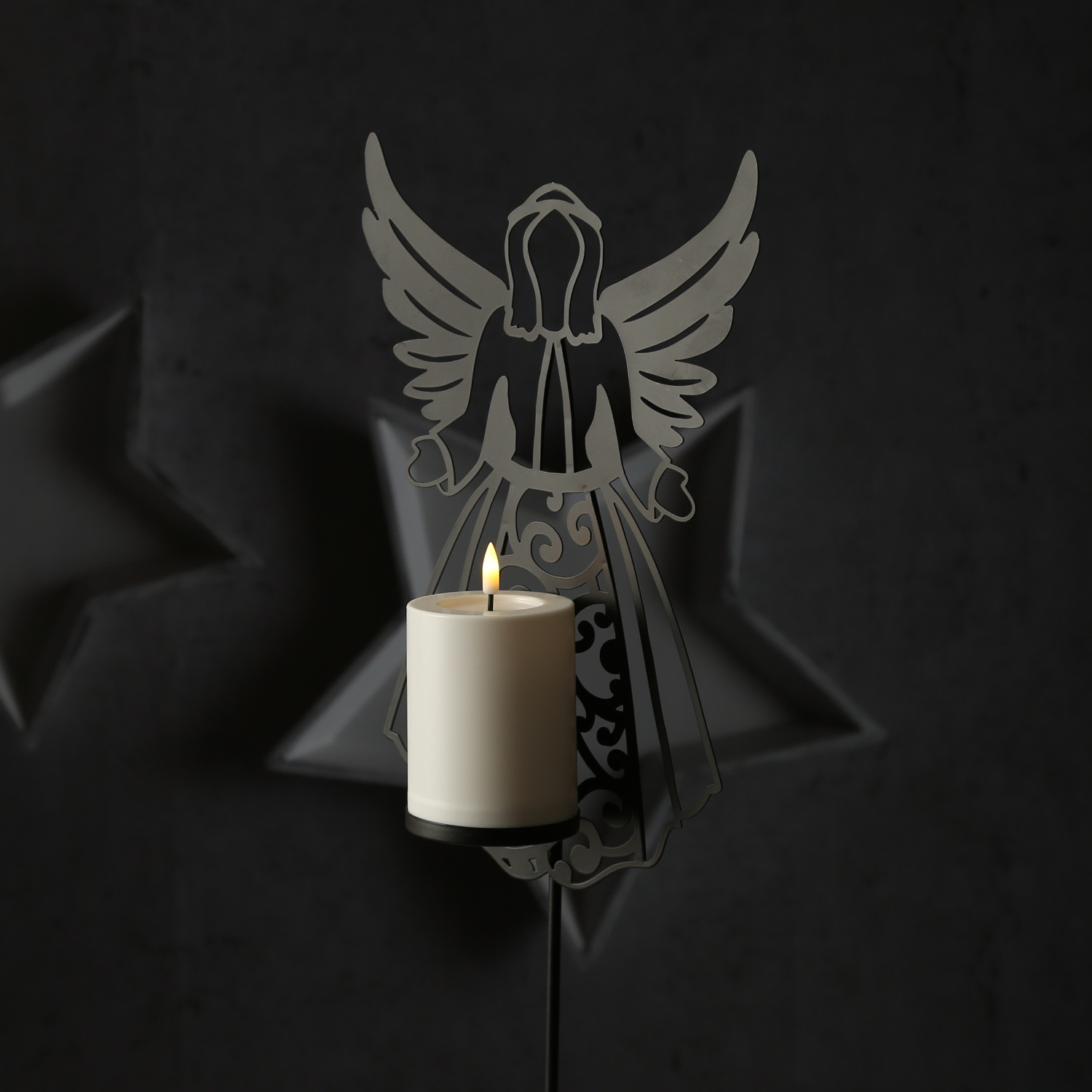 LED Grablicht Engel mit LED Kerze - Gartenfigur - H: 56cm - Timer - bis zu 2500 Stunden LED Grablicht Engel mit LED Kerze - Gartenfigur - H: 56cm - Timer - bis zu 2500 Stunden