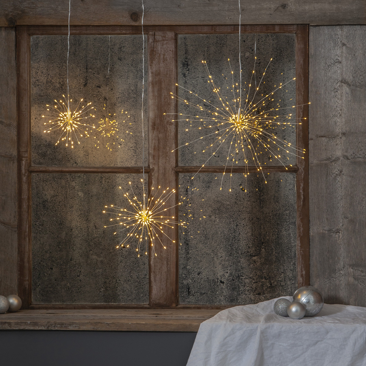 3D LED Stern Feuerwerk - hängend - 80 warmweiße LED - D: 16cm - für Innen - silber 3D LED Stern Feuerwerk - hängend - 80 warmweiße LED - D: 16cm - für Innen - silber