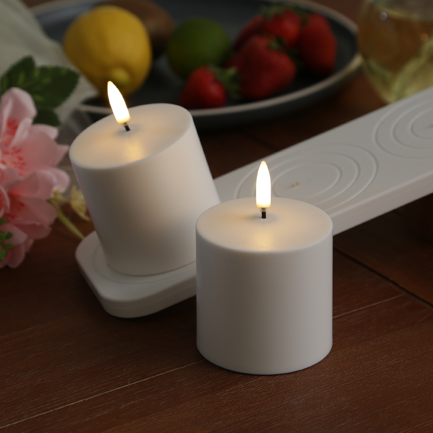 LED Kerzen - 2 wiederaufladbare LED Kerzen mit Ladestation - 6,8cm x 6,8cm - Timer - Innen/Außen