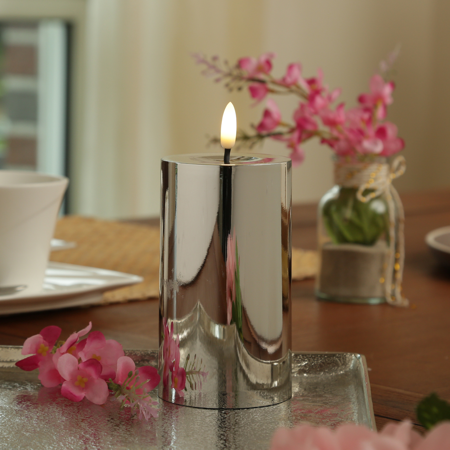 LED Kerze - Kunststoff - 3D Flamme - Timer - H: 15cm - D: 7,5cm - silber glänzend