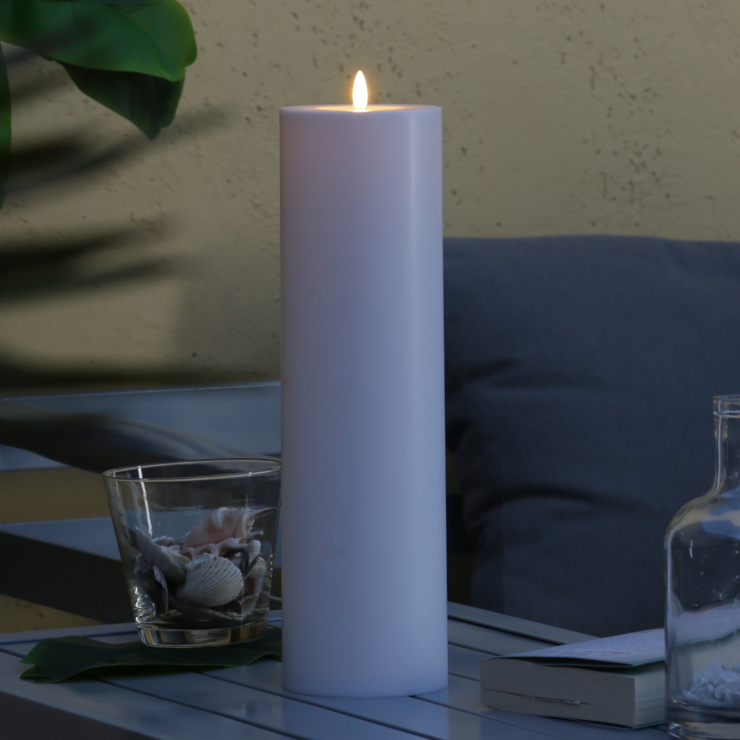 XXL LED Kerze - Outdoorkerze - H: 37,5cm/D: 10cm - Timer/Sensor - für Innen/Außen - weiß XXL LED Kerze - Outdoorkerze - H: 37,5cm/D: 10cm - Timer/Sensor - für Innen/Außen - weiß