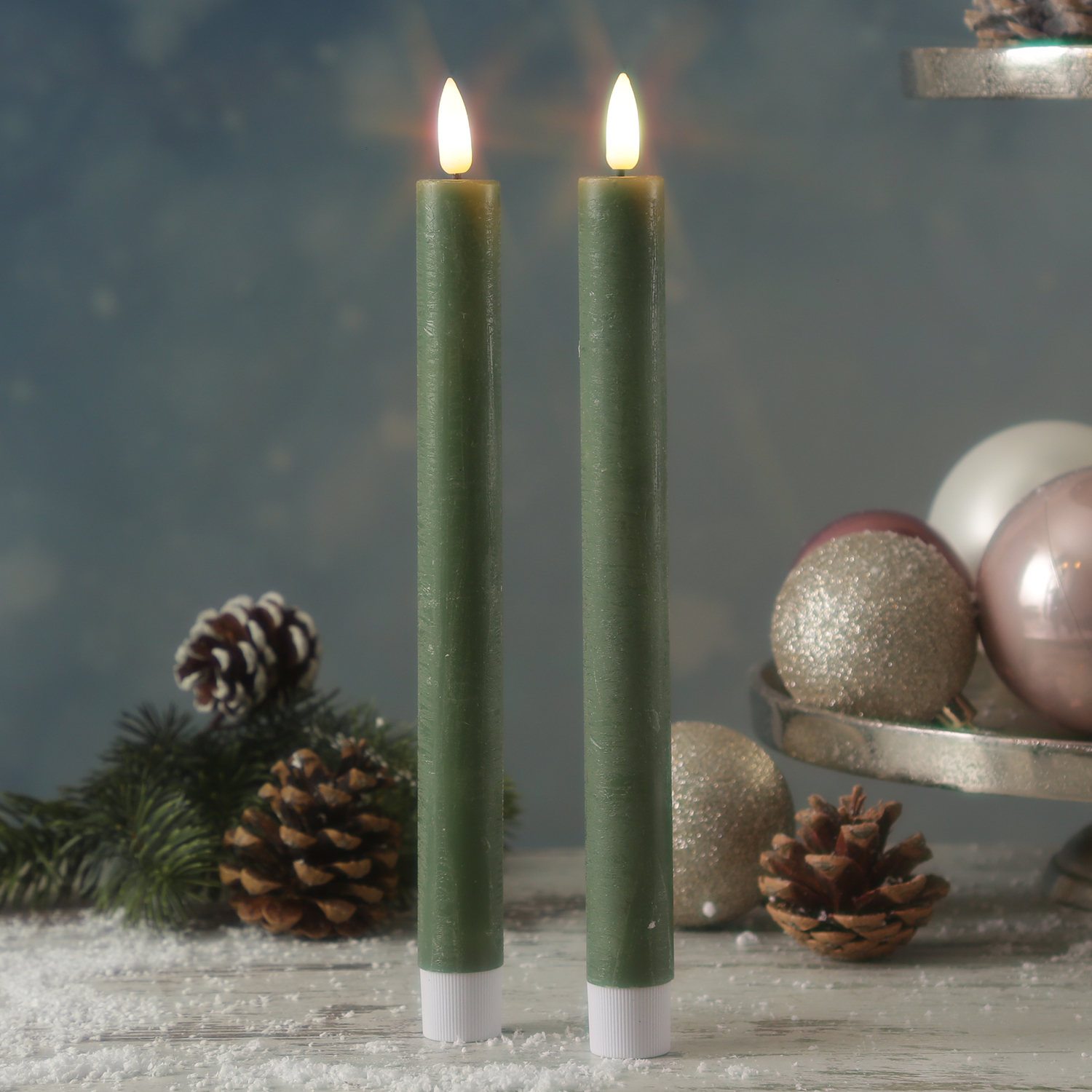 LED Stabkerzen LINA - Rustik-Optik - Echtwachs - 3D Flamme - H: 24cm - Timer - grün - 2er Set