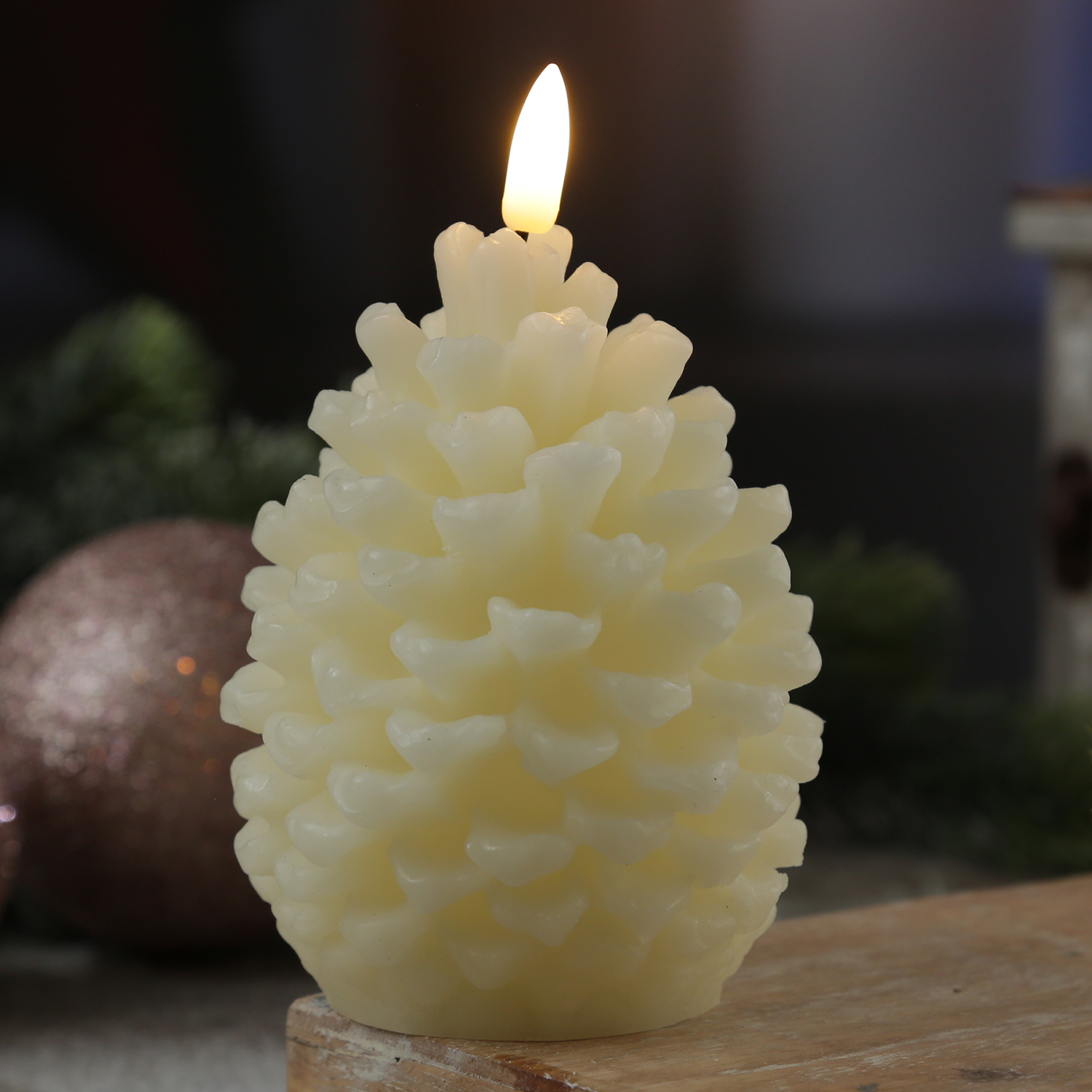 LED Kerze Tannenzapfen - Echtwachs - inkl. Batterien - Timer - H: 13cm - D: 8,5cm - Timer - creme LED Kerze Tannenzapfen - Echtwachs - inkl. Batterien - Timer - H: 13cm - D: 8,5cm - Timer - creme