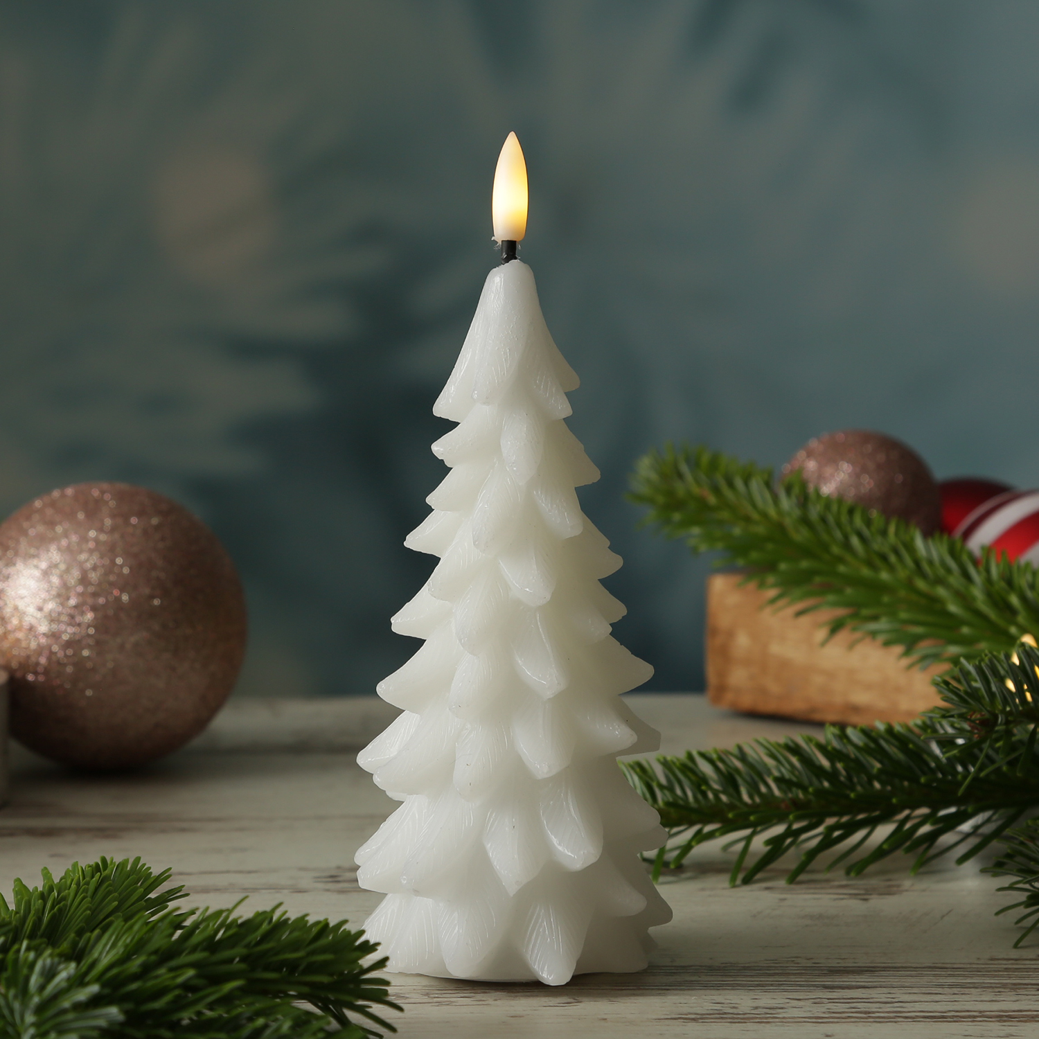 LED Kerze Tannenbaum - Echtwachs - 3D Flamme - H: 19cm - Timer - weiß LED Kerze Tannenbaum - Echtwachs - 3D Flamme - H: 19cm - Timer - weiß