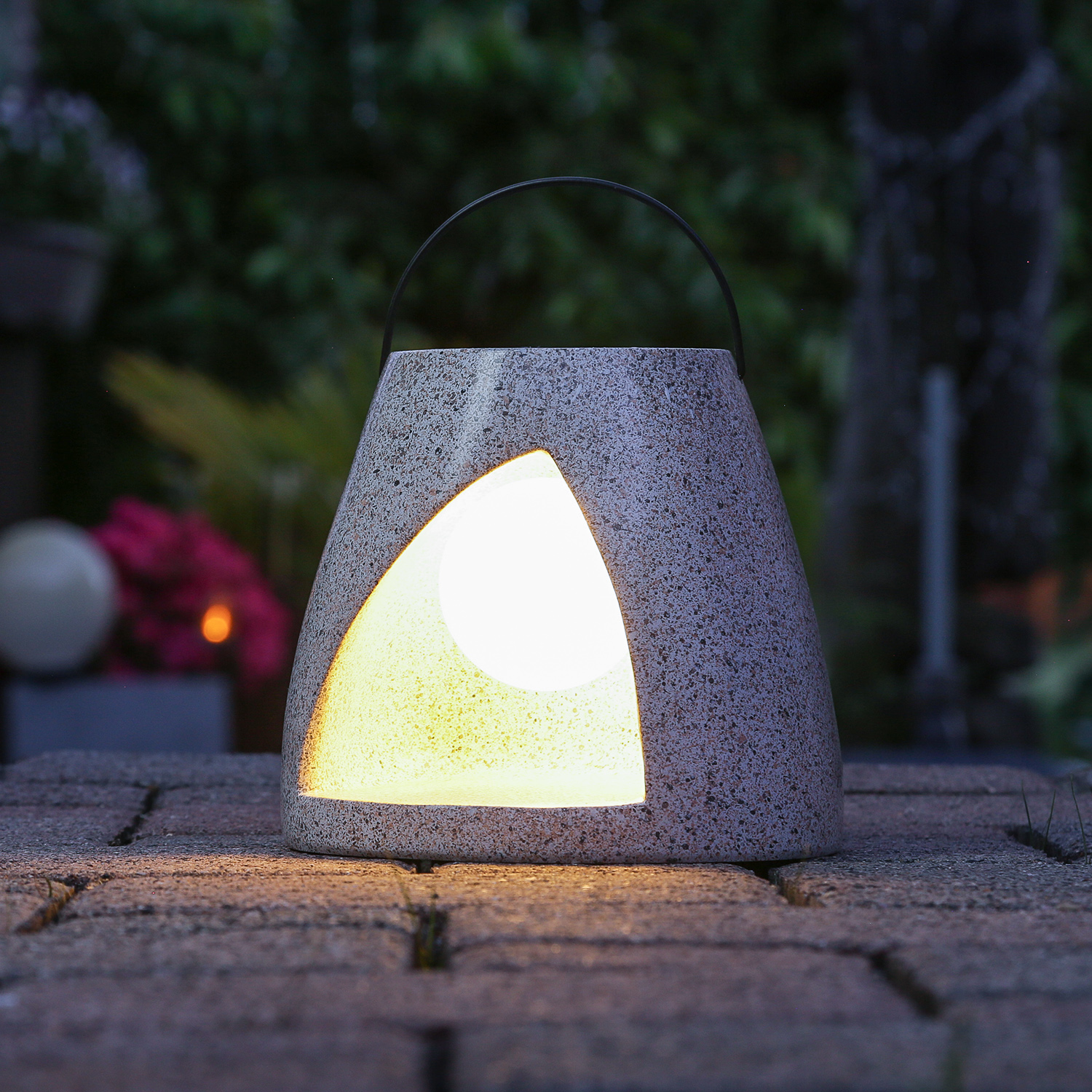 LED Solar Laterne - Kugellampe im Stein - Polyresin - 3 warmweiße LED - H: 19,5cm - beige LED Solar Laterne - Kugellampe im Stein - Polyresin - 3 warmweiße LED - H: 19,5cm - beige