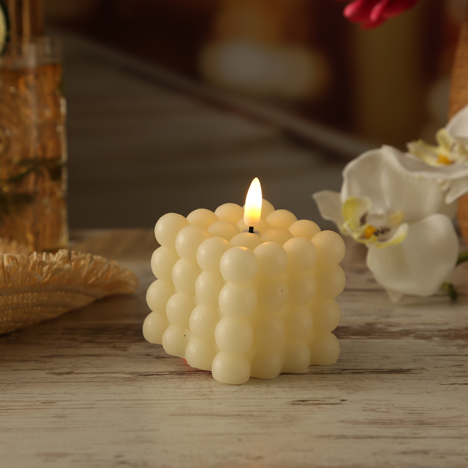 LED Kerze Bubble - Würfelkerze - Echtwachs - realistische 3D Flamme - H: 9,5cm - Timer - creme LED Kerze Bubble - Würfelkerze - Echtwachs - realistische 3D Flamme - H: 9,5cm - Timer - creme