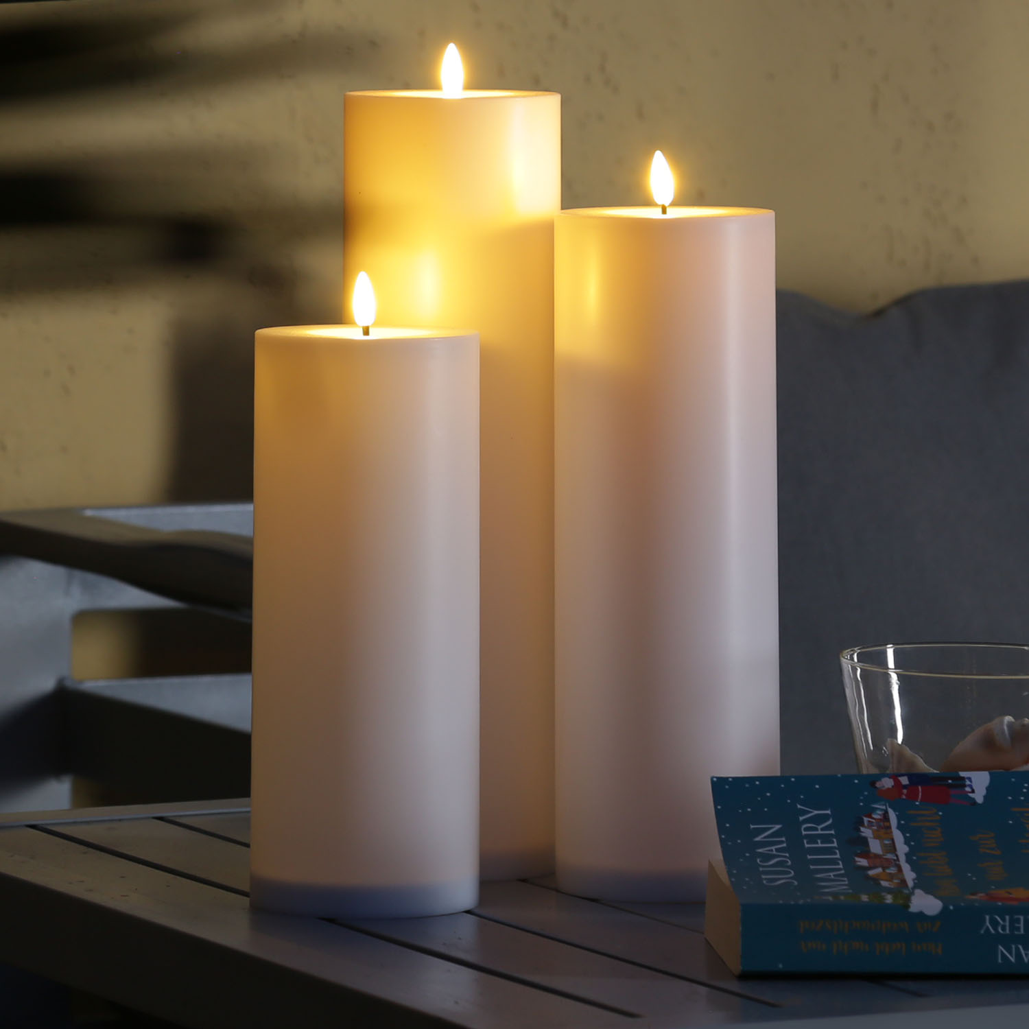 XXL LED Kerze - Outdoorkerze - H: 27,5cm/D: 10cm - Timer/Sensor - für Innen/Außen - weiß