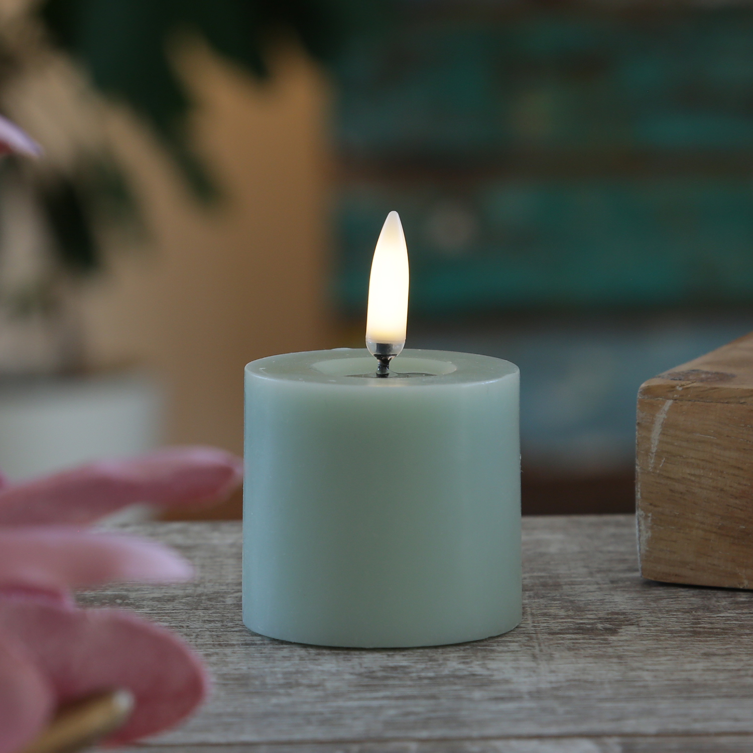 LED Mini Kerze THEA - Echtwachs - Wachsspiegel - D: 5cm - H: 4,5cm - Timer - salbeigrün LED Mini Kerze THEA - Echtwachs - Wachsspiegel - D: 5cm - H: 4,5cm - Timer - salbeigrün